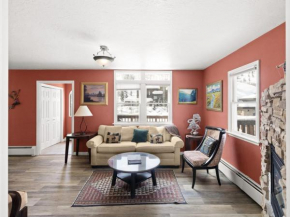 5BR with Hot Tub Minutes to Ski Resort!